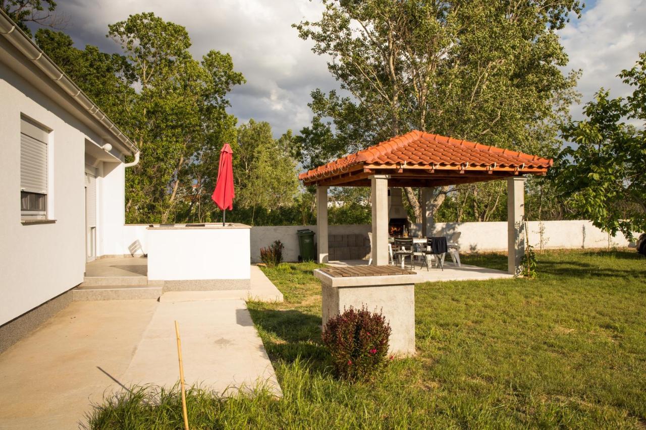 Holiday Home Visnja 닌 외부 사진